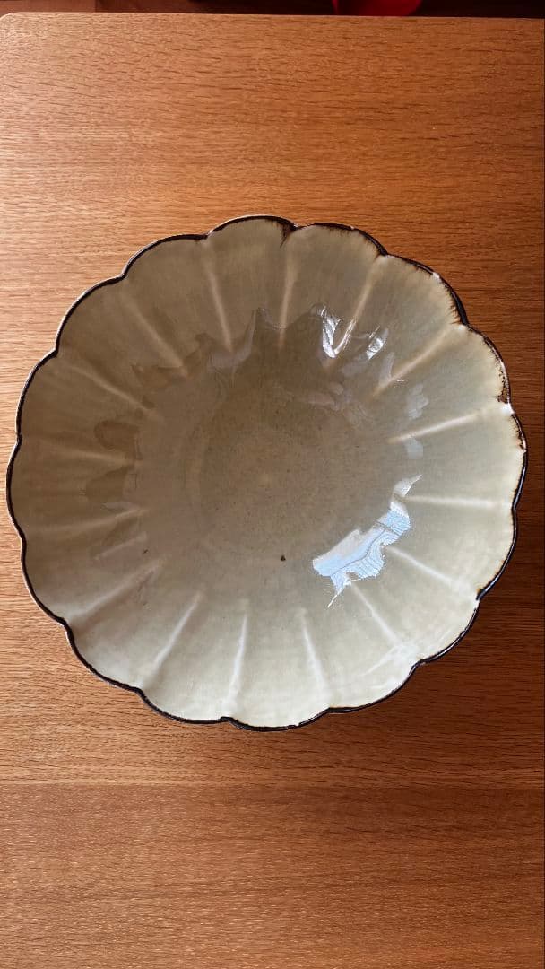 陶芸家の角田淳さんの大きな器です