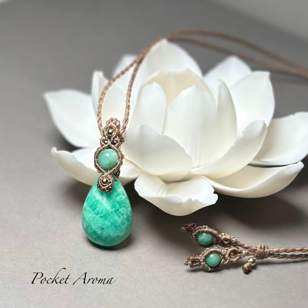 『緑癒』エメラルドのマクラメペンダントネックレス