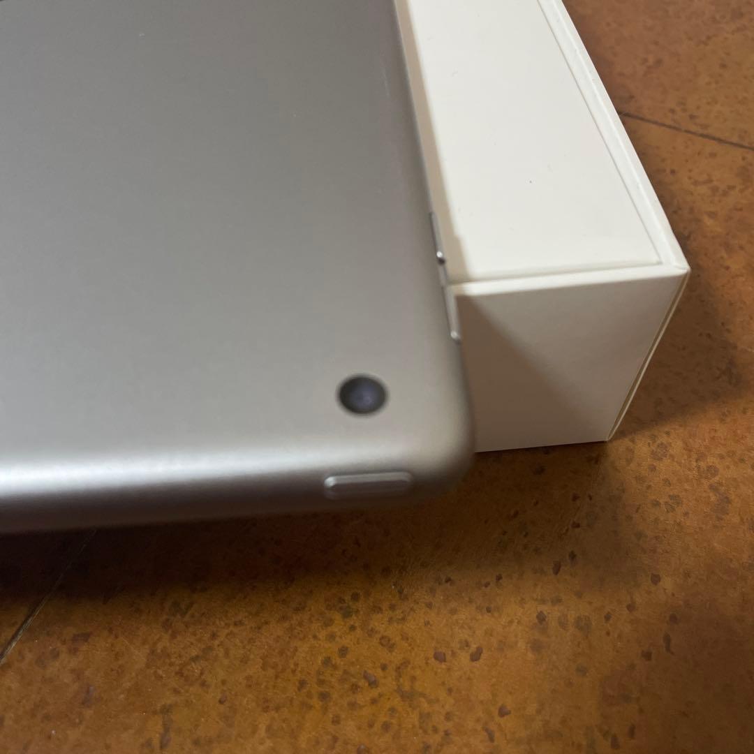 iPad 6th 本体と箱 シルバー　128gb MR7J2/A