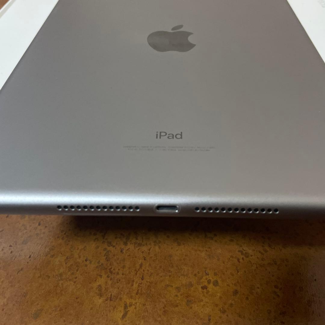 iPad 6th 本体と箱 シルバー　128gb MR7J2/A