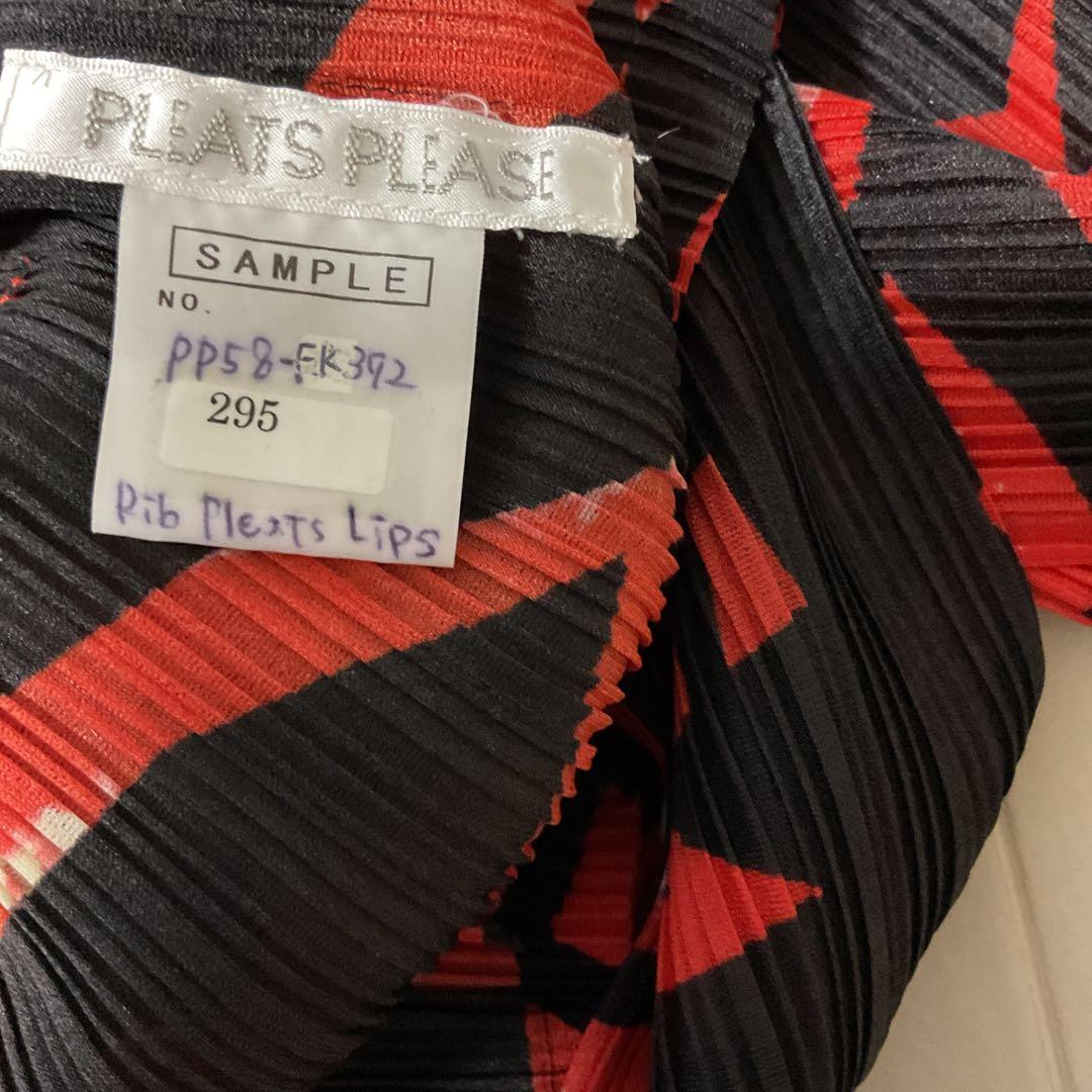 プリーツプリーズ　イッセイミヤケ　トップス　美品