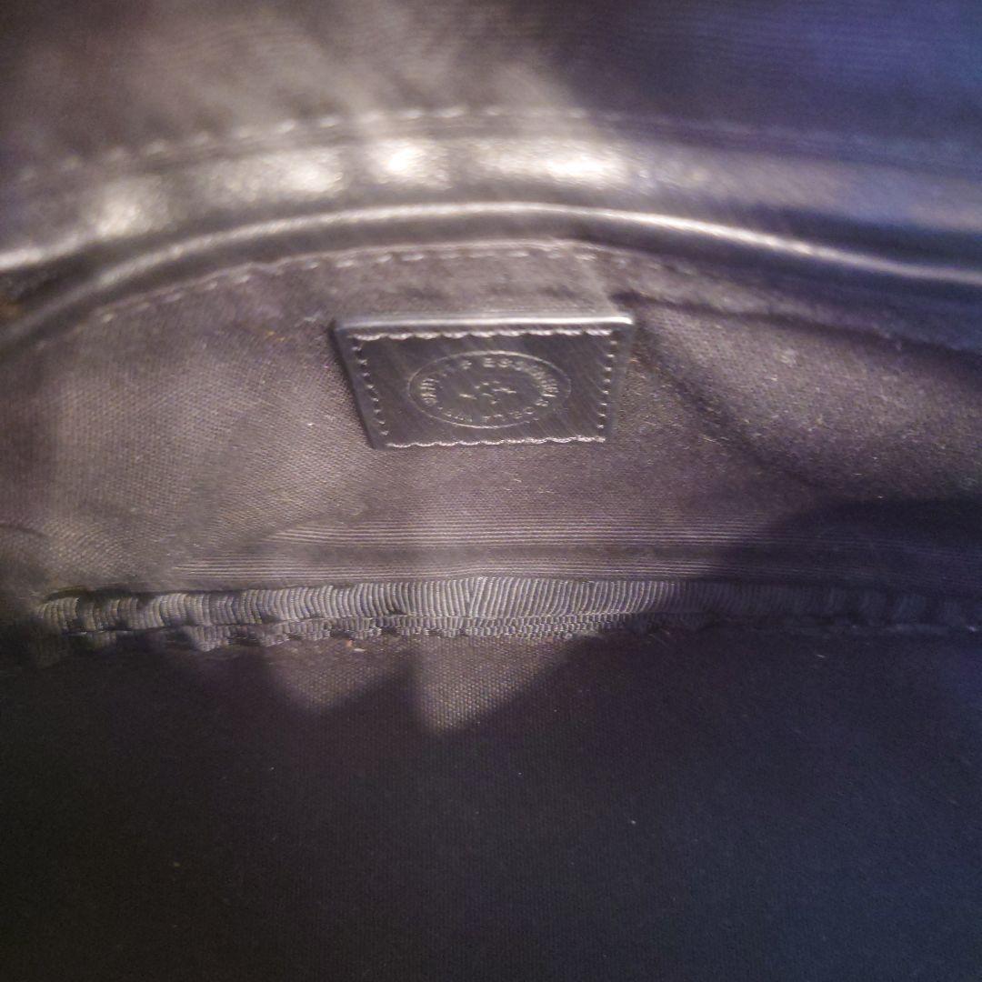 WANT LES ESSENTIELS ブラックレザーショルダーバッグ