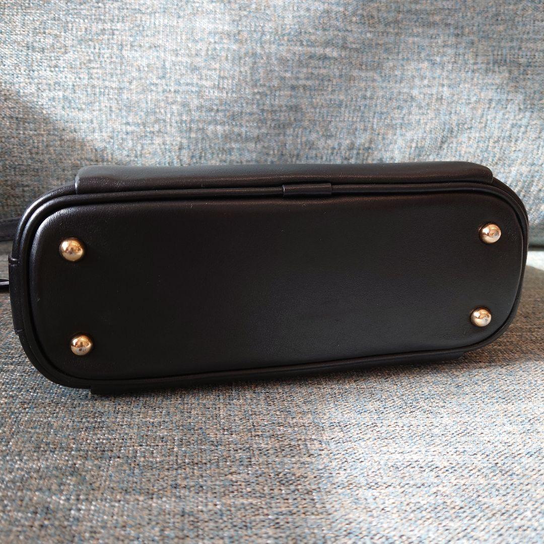 WANT LES ESSENTIELS ブラックレザーショルダーバッグ