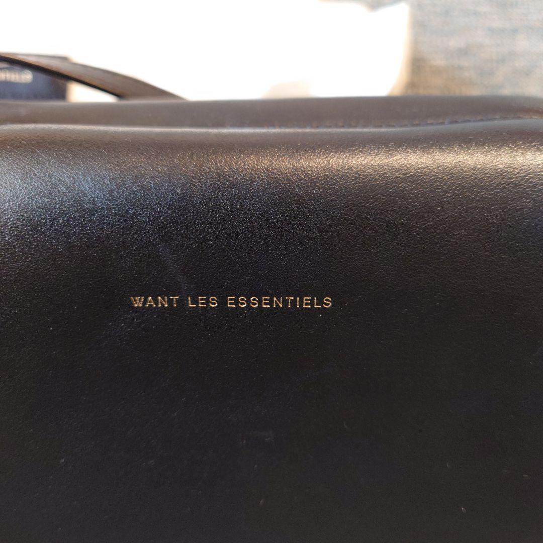 WANT LES ESSENTIELS ブラックレザーショルダーバッグ