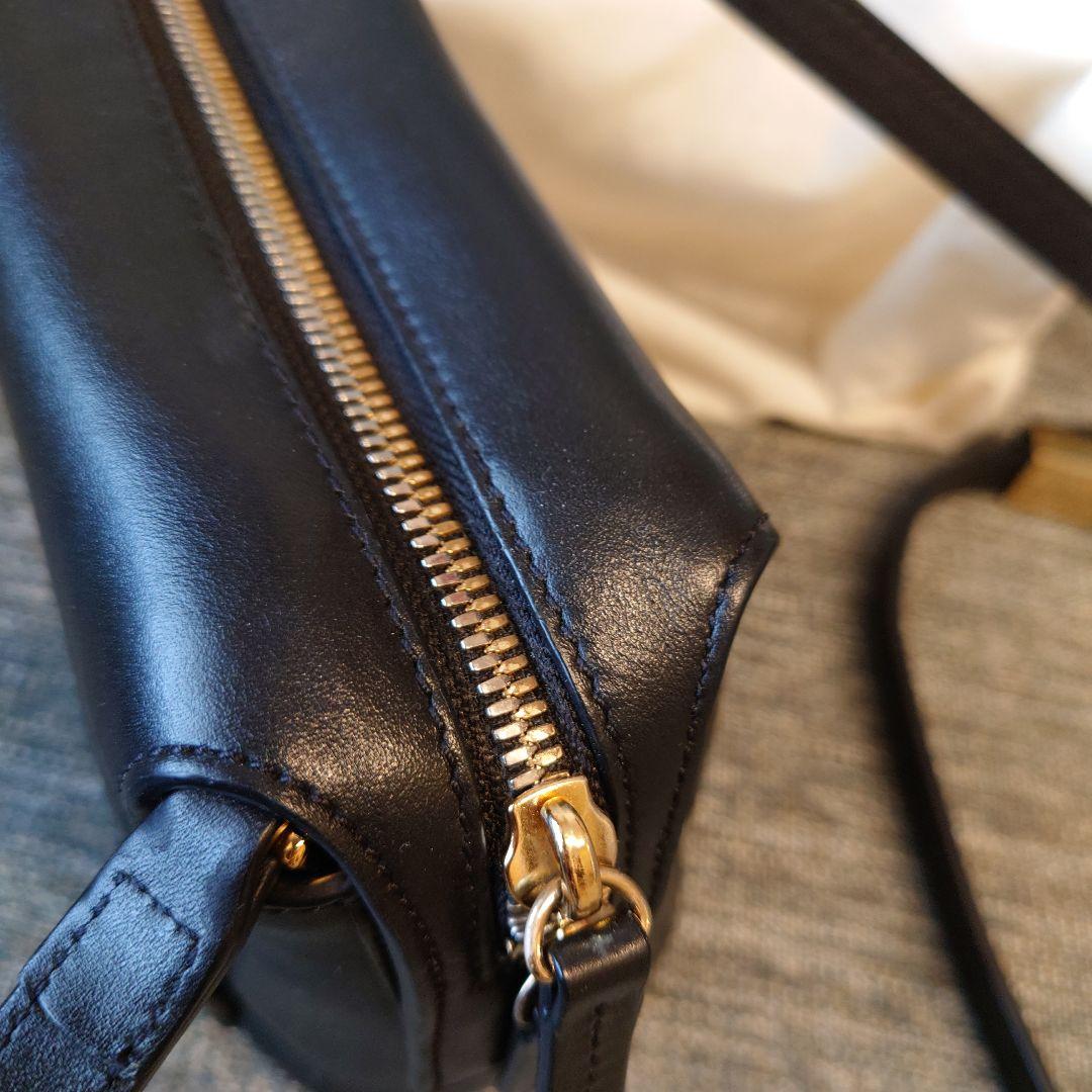 WANT LES ESSENTIELS ブラックレザーショルダーバッグ