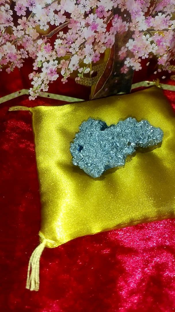 日刀保たたら/玉鋼(たまはがね)/日本刀原料/76グラム/ミニ座布団つき