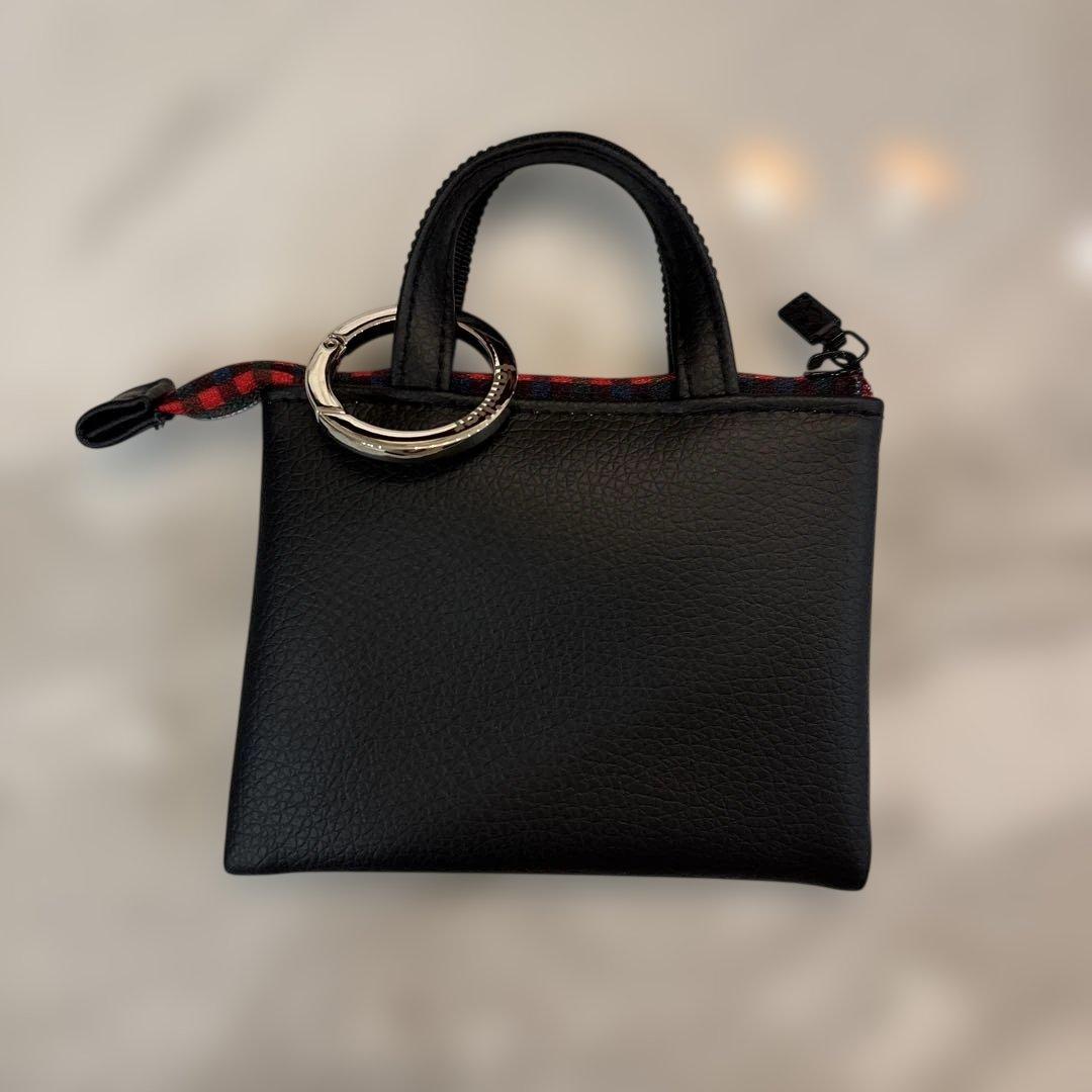 ファミリア　familiar ミニバッグチャーム　ブラックベース