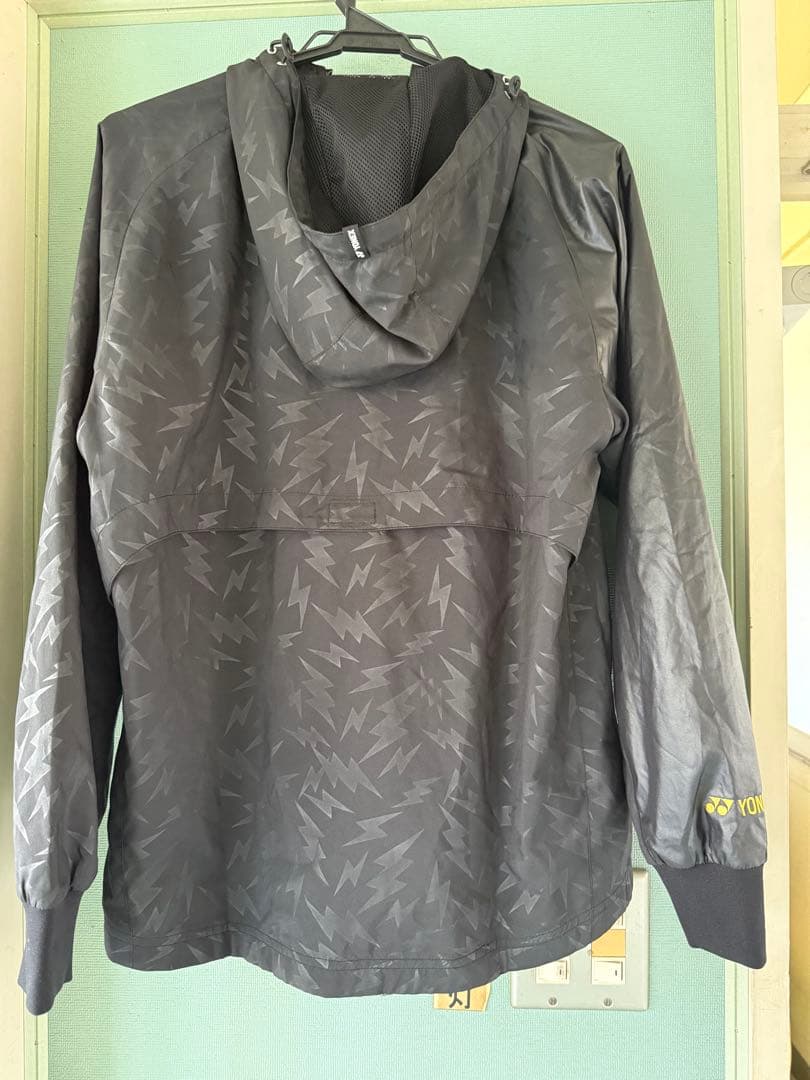 ヨネックス　プレミアムライン　稲妻模様