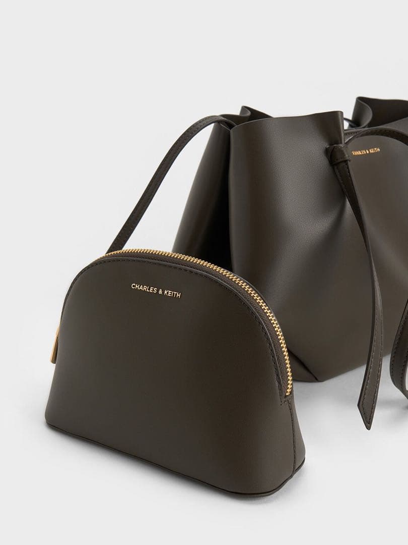 【美品】CHARLES &KEITH Calla カルラ　トートバッグ