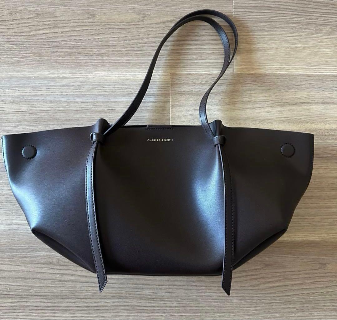 【美品】CHARLES &KEITH Calla カルラ　トートバッグ