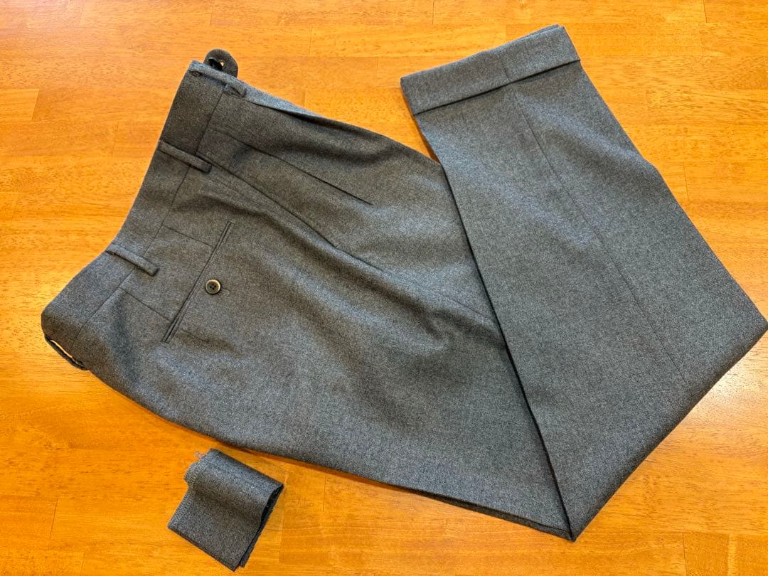 【極美品】タグ付　Eminento OSAKUライン グレー ウールスラックス