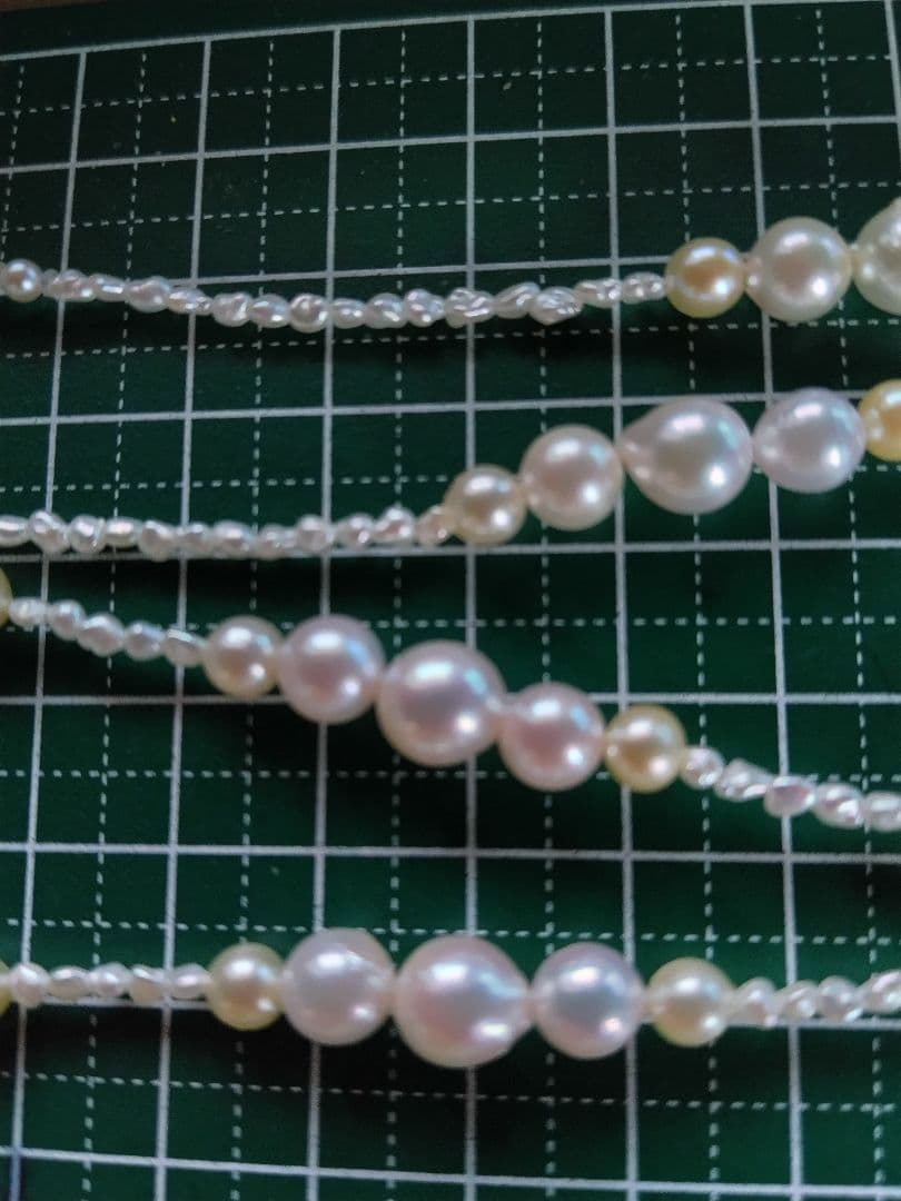 3種類のアコヤ真珠と、あこや芥子パールの、セミロングネックレス