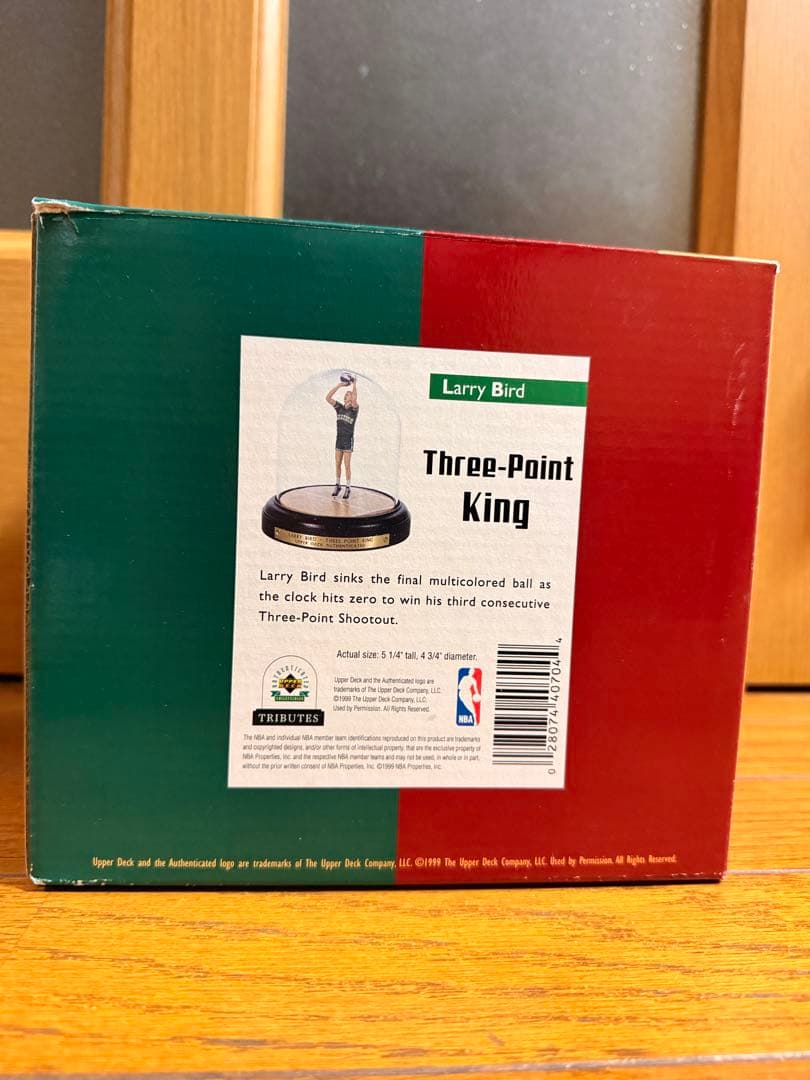 Upper Deck Larry Bird TributesフィギュアCOA付