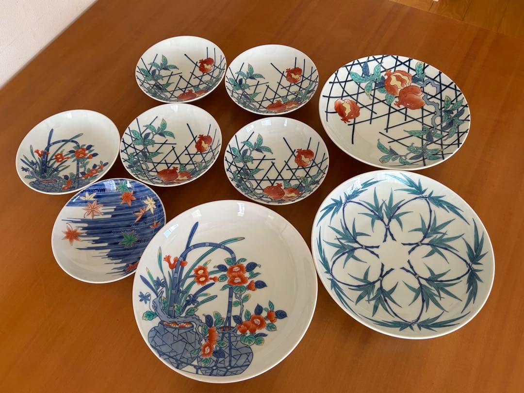 伊万里　色鍋島　花柄と竹模様の高台皿　9枚セット