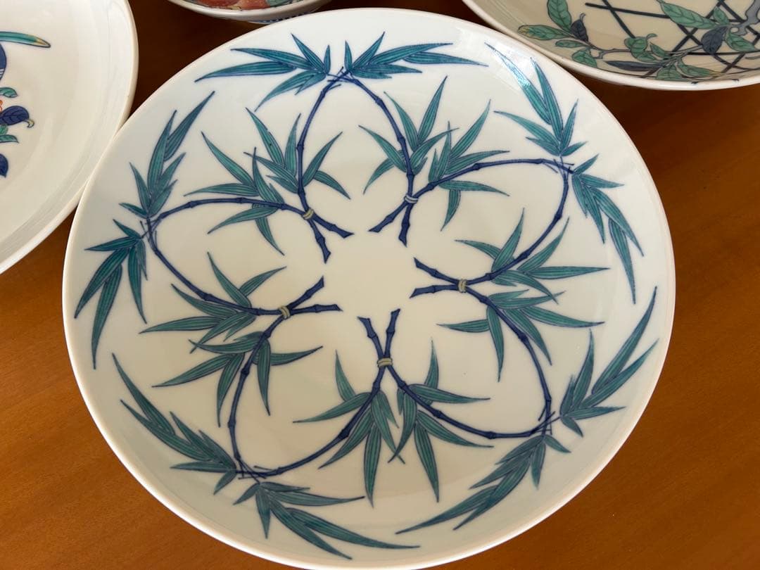 伊万里　色鍋島　花柄と竹模様の高台皿　9枚セット