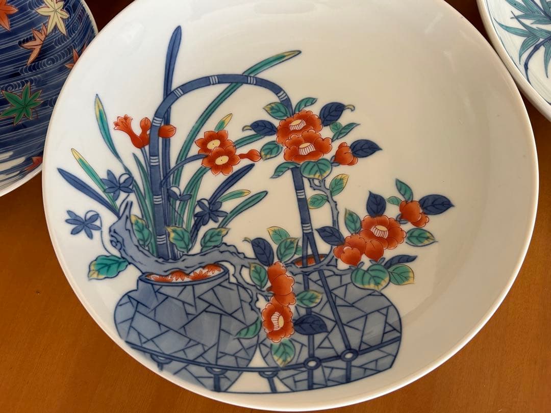 伊万里　色鍋島　花柄と竹模様の高台皿　9枚セット