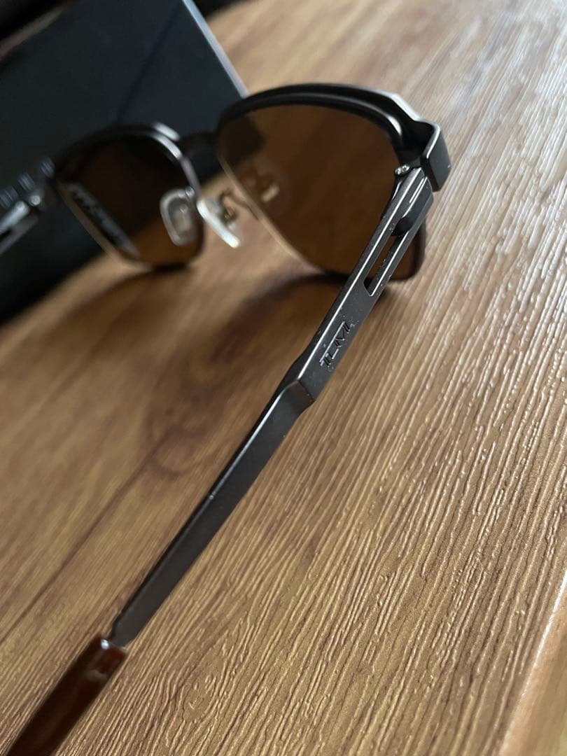 TUMI STU093J マッドダークブラウン サングラス チタン　ケース付き