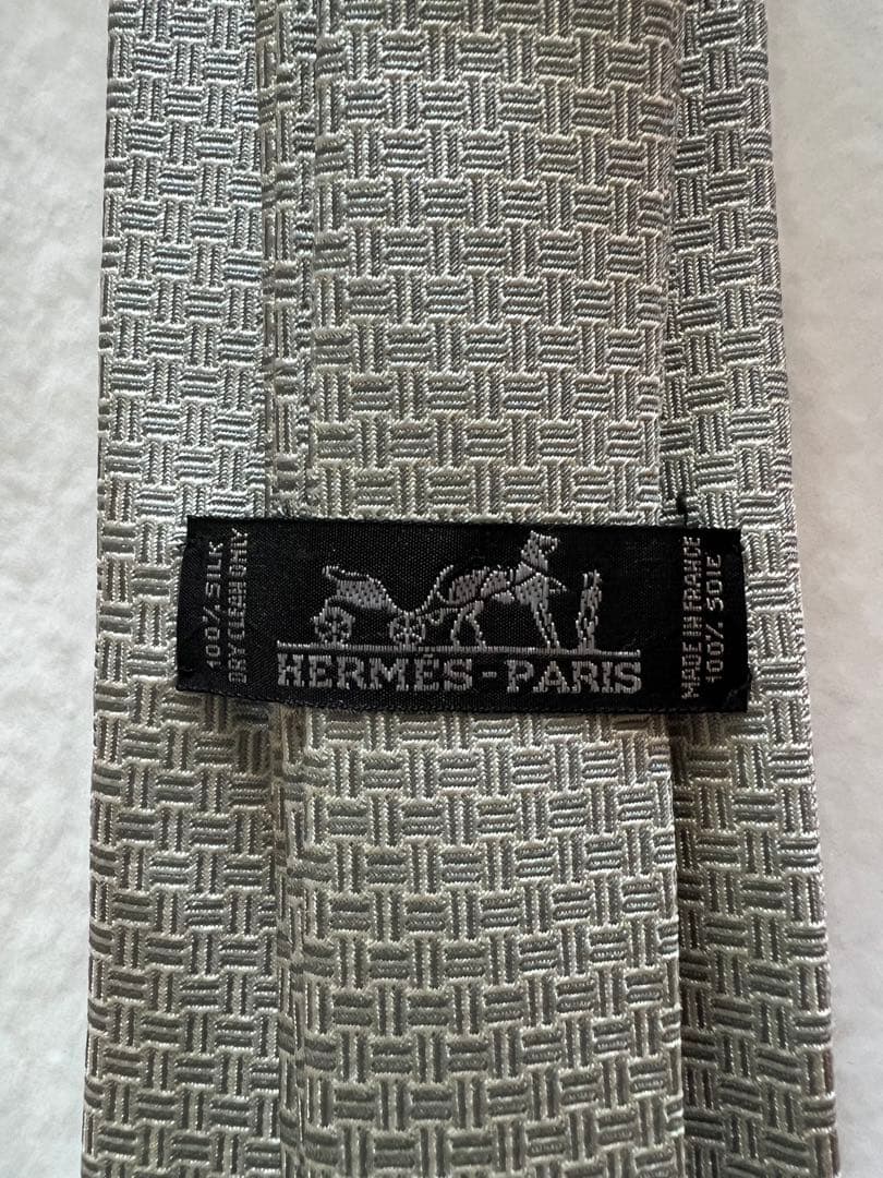 超メルカリ市特価★HERMES 幾何学模様 ネクタイ★グレー系