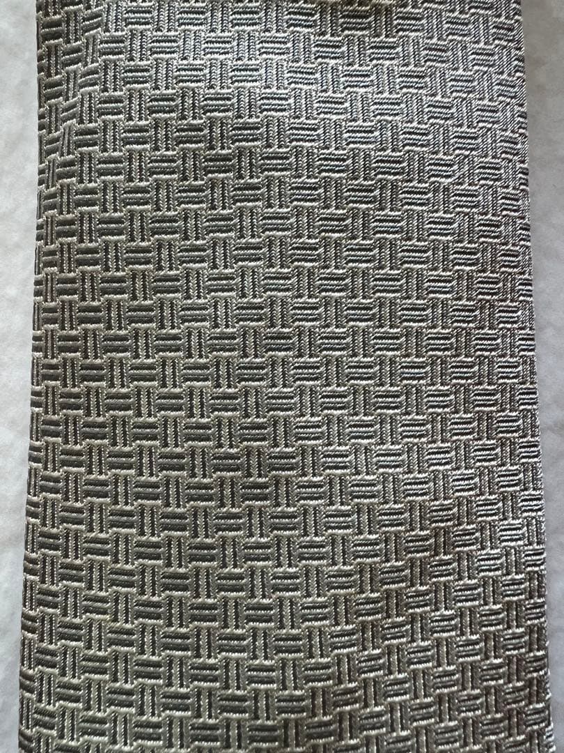 超メルカリ市特価★HERMES 幾何学模様 ネクタイ★グレー系