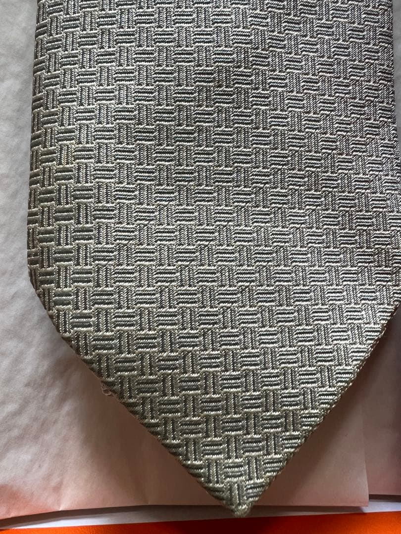 超メルカリ市特価★HERMES 幾何学模様 ネクタイ★グレー系