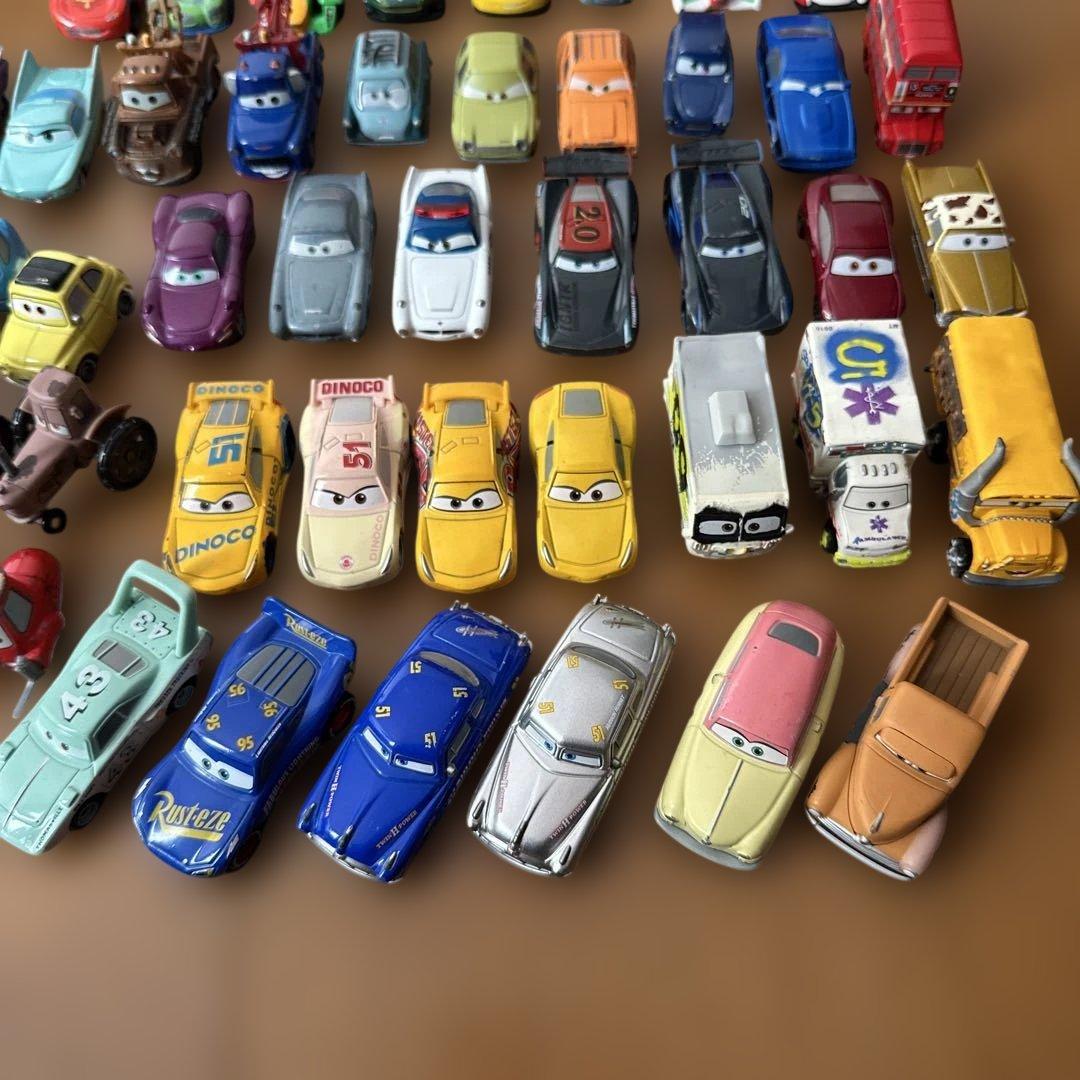 廃盤レア希少　カーズ ディズニー トミカ 大きなマックトレーラー