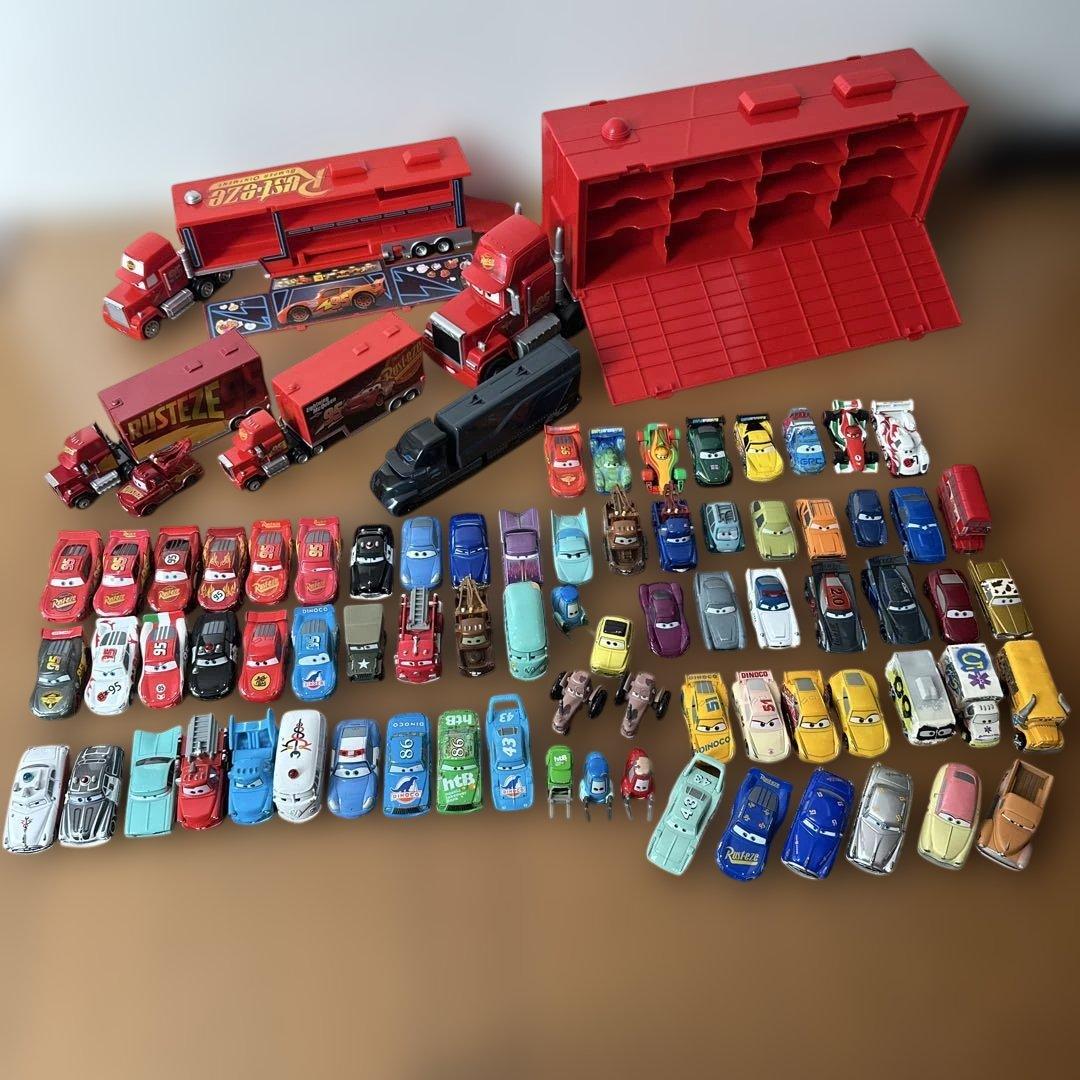 廃盤レア希少　カーズ ディズニー トミカ 大きなマックトレーラー