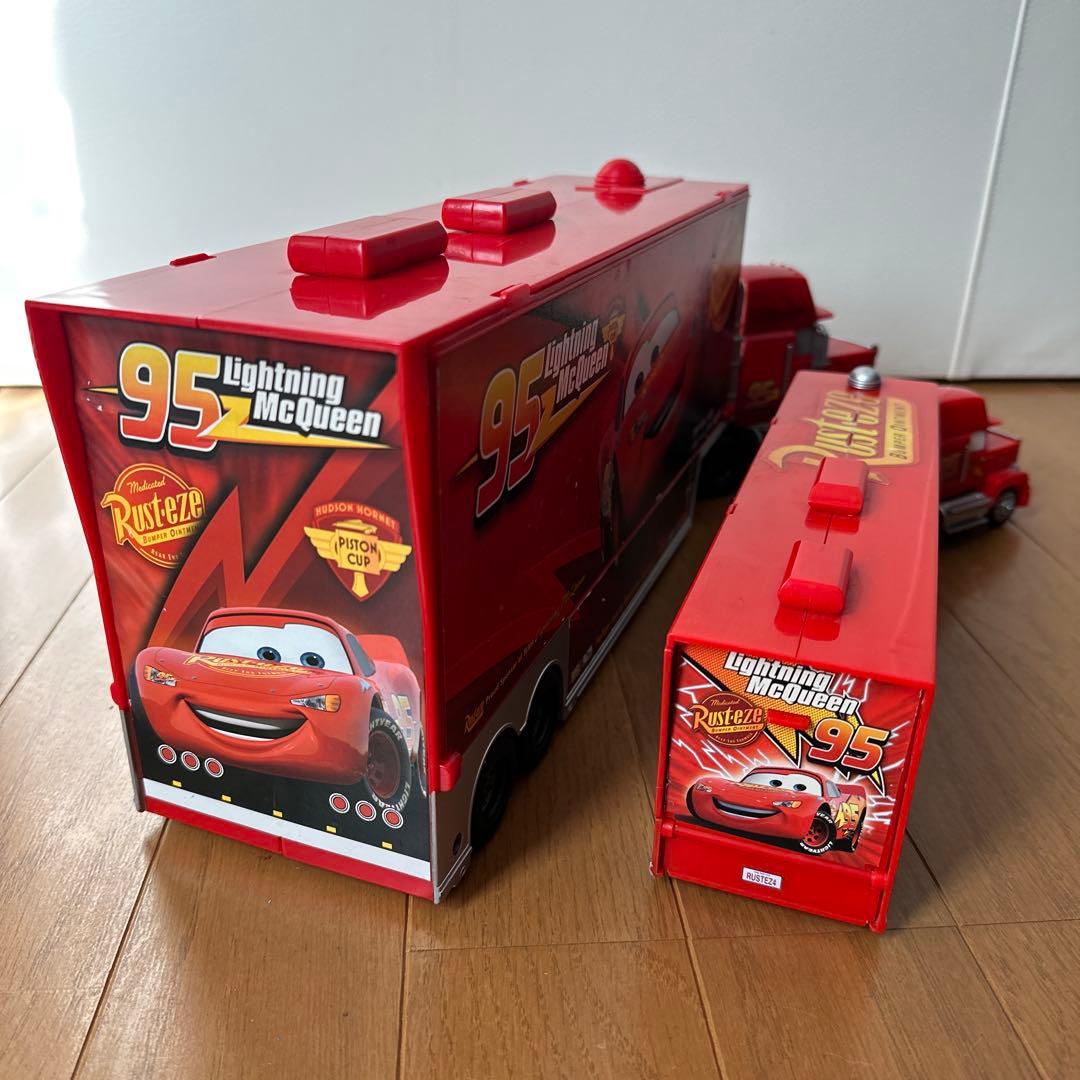 廃盤レア希少　カーズ ディズニー トミカ 大きなマックトレーラー