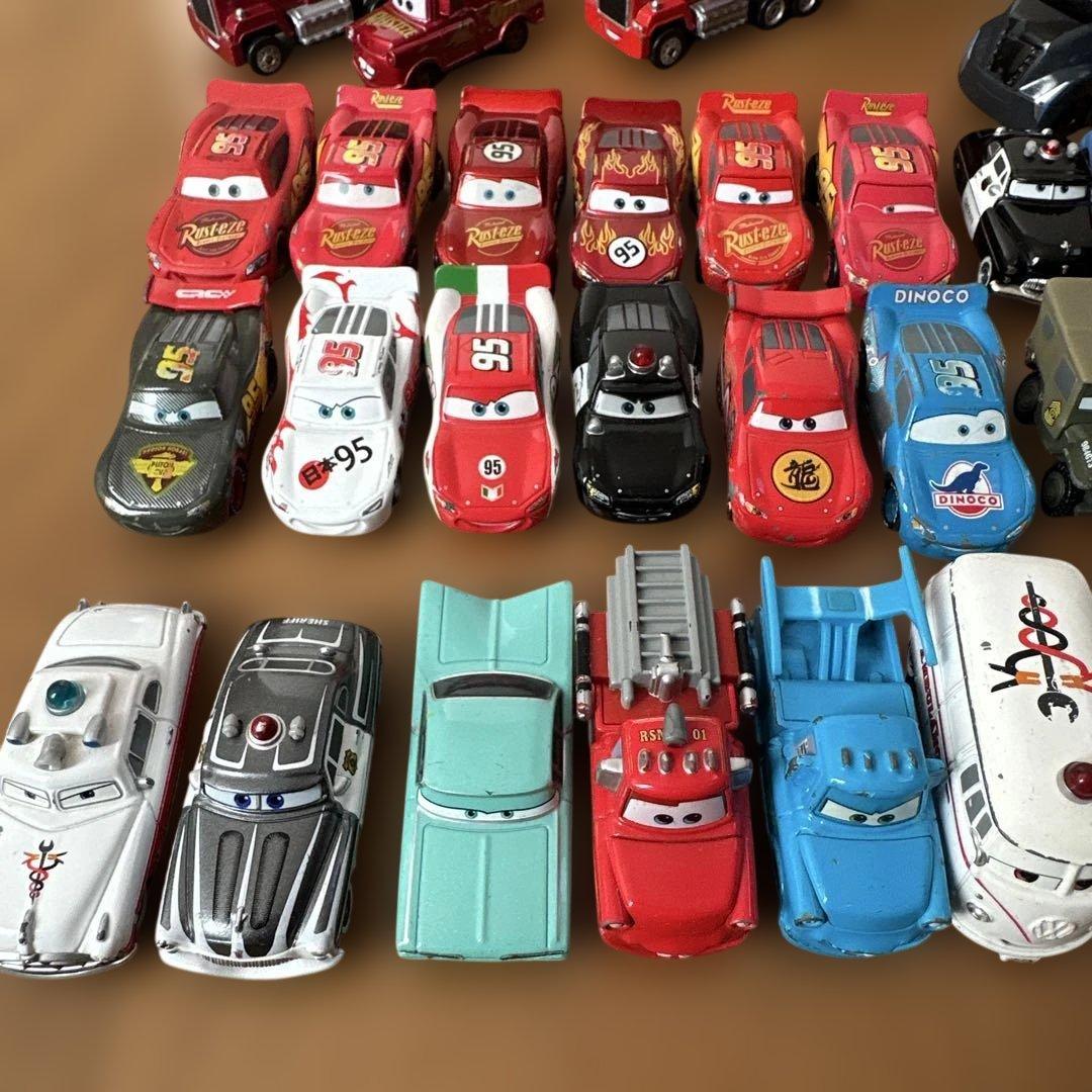 廃盤レア希少　カーズ ディズニー トミカ 大きなマックトレーラー