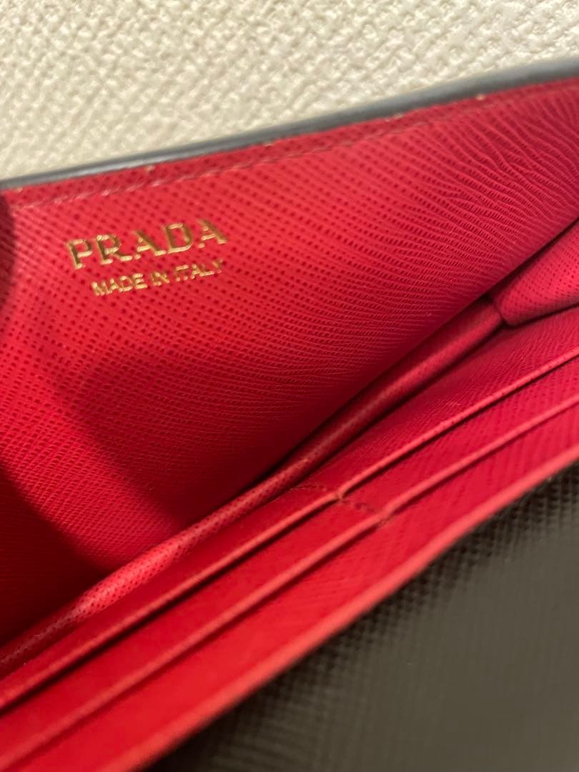 PRADA お財布ポシェット