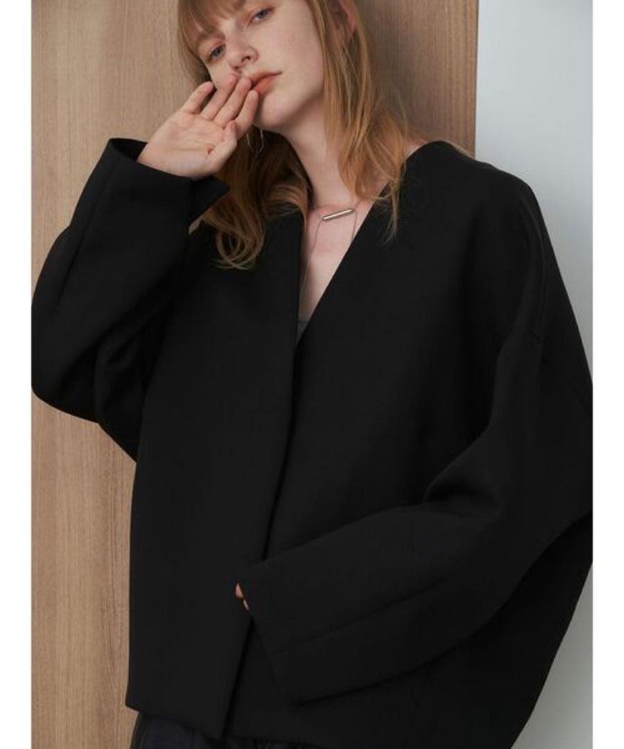 フォルムショートコート　ブラック