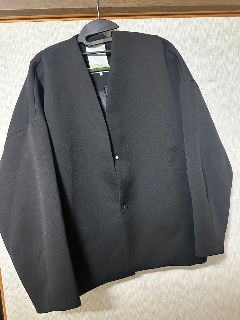 フォルムショートコート　ブラック