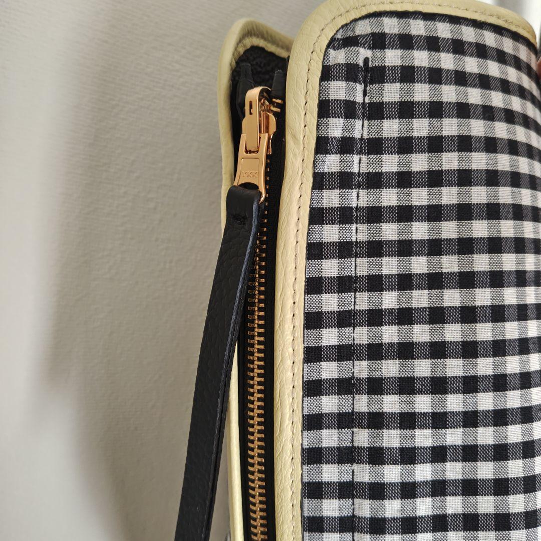 美品イアクッチトートバッグ　レザー　リバーシブル　 小型ポーチ付き