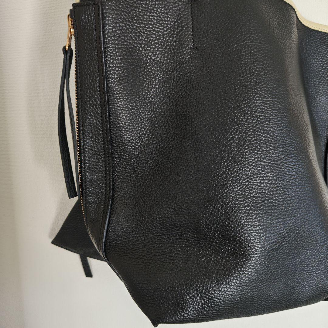 美品イアクッチトートバッグ　レザー　リバーシブル　 小型ポーチ付き