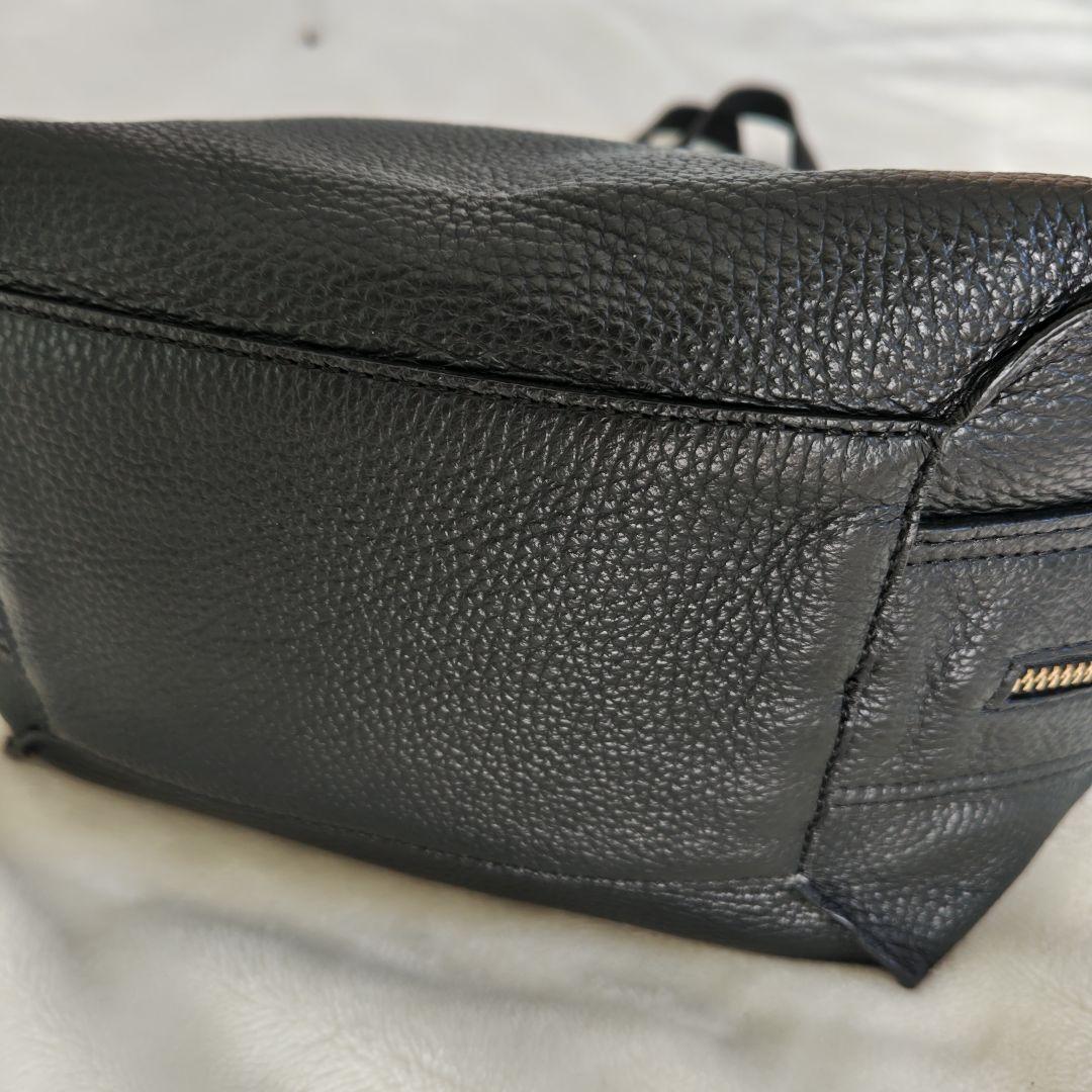 美品イアクッチトートバッグ　レザー　リバーシブル　 小型ポーチ付き