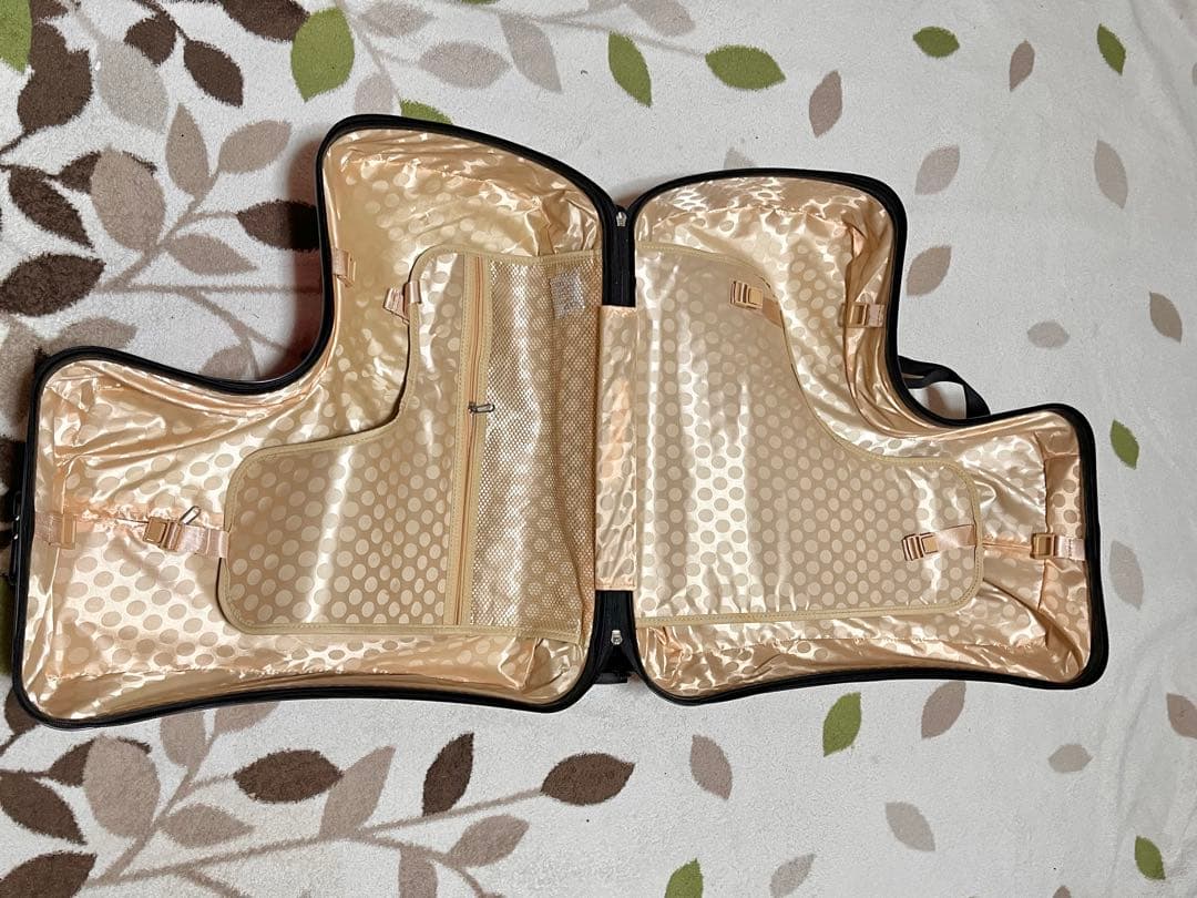 子どもが乗れる　キャリーケース　ピンク