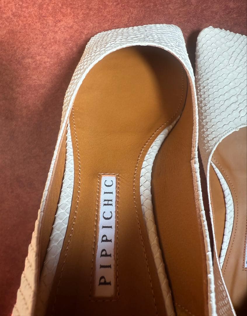 PIPPICHIC ホワイト スクエアトゥ フラットシューズ