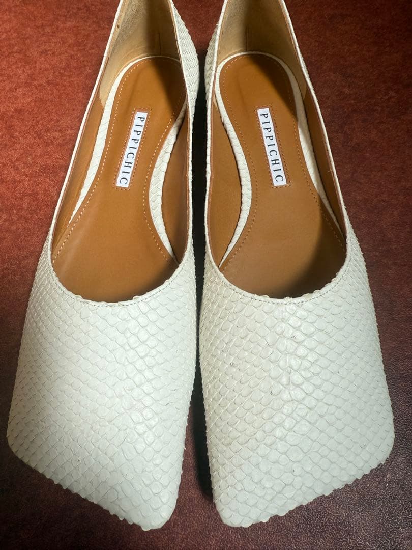 PIPPICHIC ホワイト スクエアトゥ フラットシューズ