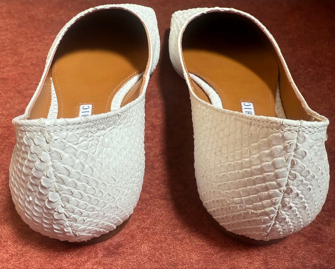 PIPPICHIC ホワイト スクエアトゥ フラットシューズ