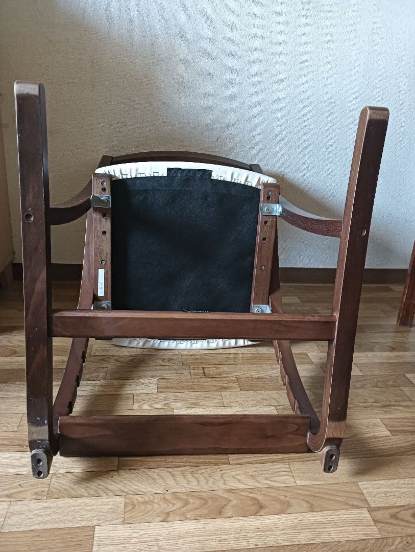 カリモク　クレシェ　学習椅子