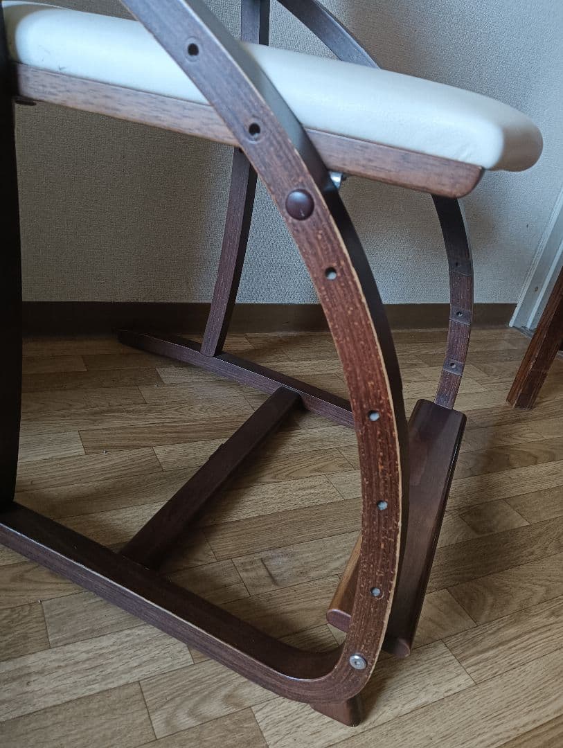 カリモク　クレシェ　学習椅子