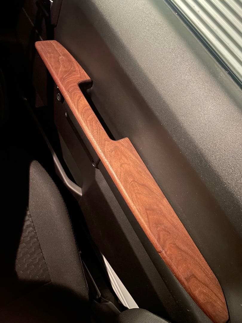 ジムニーJB64・74 ドアアームレスト極み ウォールナット製！　鈴木製作所