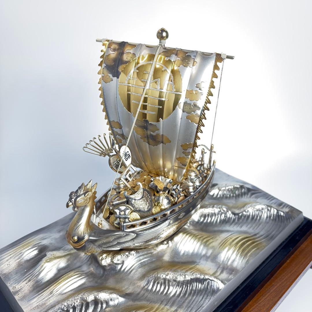 純銀製？ 宝船 置物 ガラスケース付 銀製刻印あり