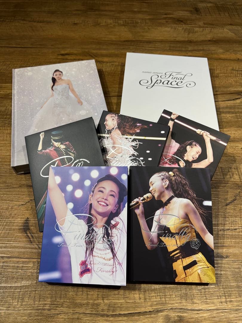 安室奈美恵グッズまとめ売り Final Space DVD 5枚セットと写真集