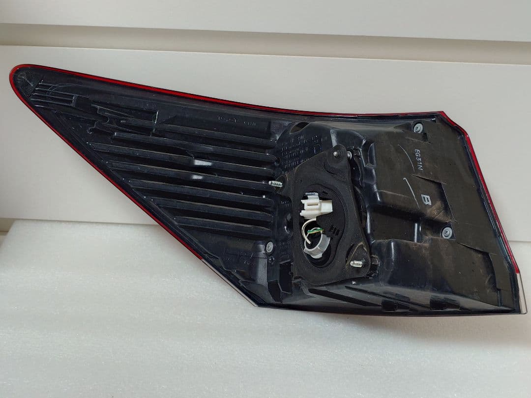 トヨタ 210系 クラウン アスリートS ハイブリッド 前期 テールランプ 純正