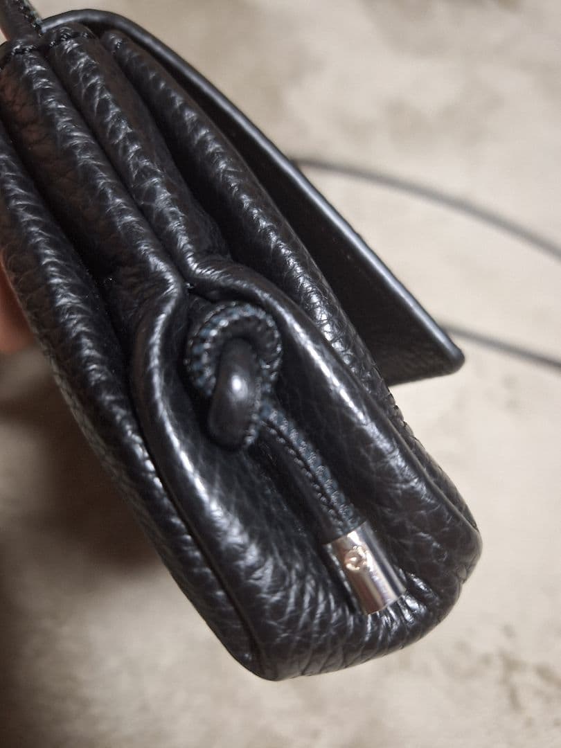 IACUCCI ブラック レザー ショルダーバッグ