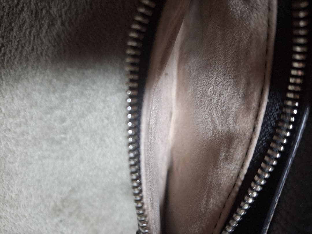 IACUCCI ブラック レザー ショルダーバッグ