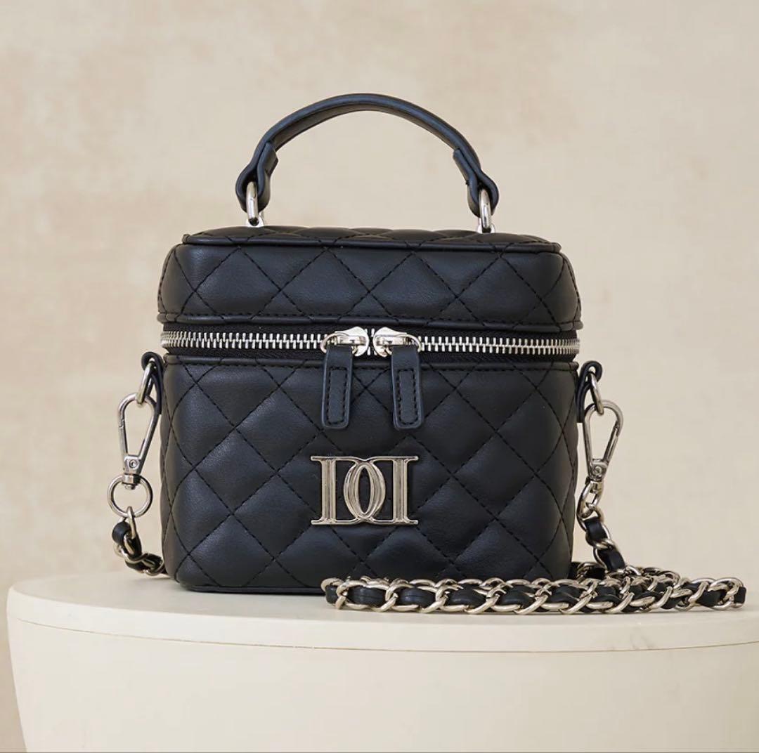 Darich キルティングスクエアミニバッグ【シルバーパーツ】