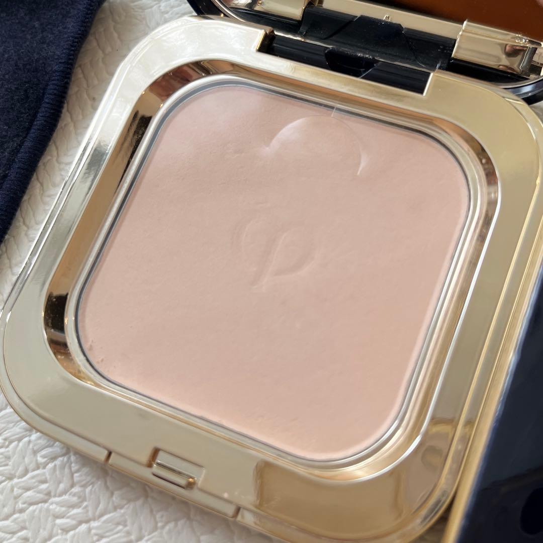 美品］クレ・ド・ポー ボーテ プードルコンパクトエサンシエルｎ　フェイスパウダー