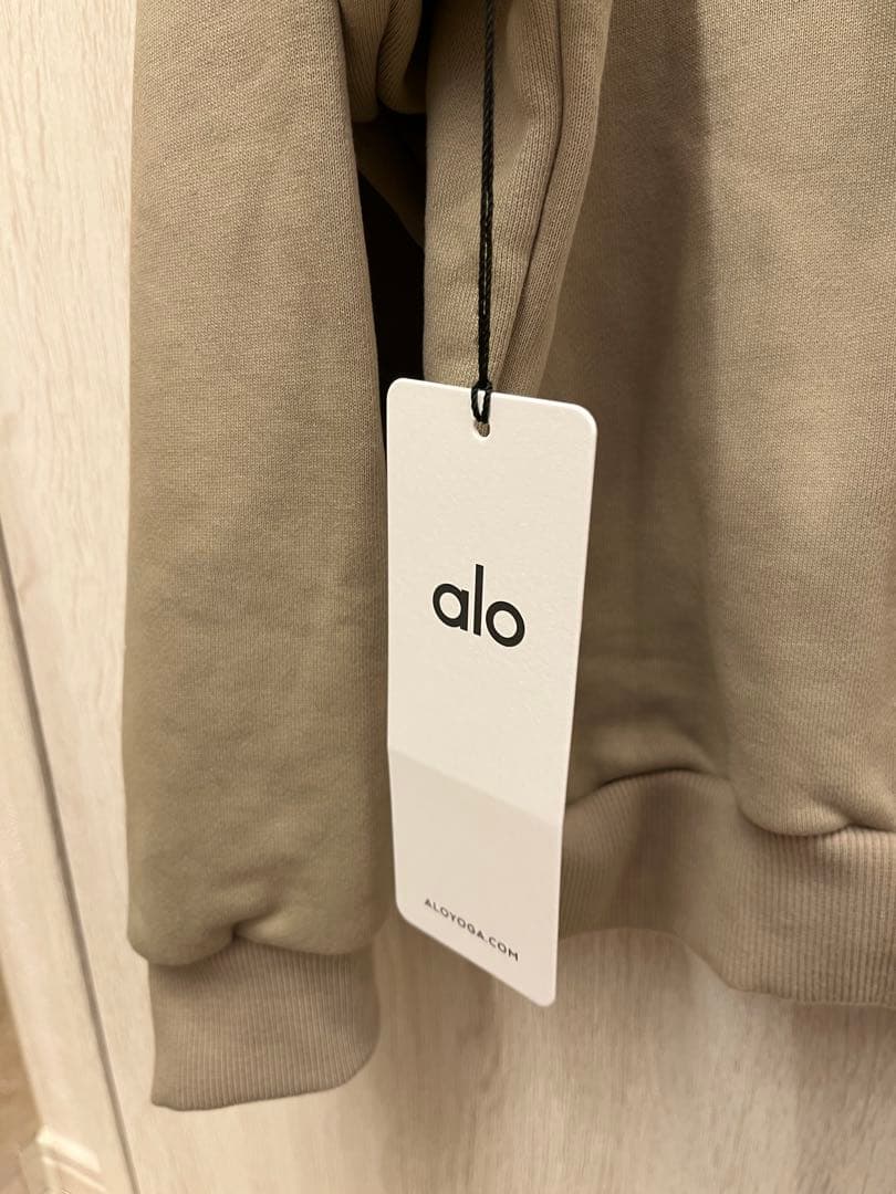 新品Alo Yoga スウェット トレーナー プルオーバーベージュグレイベルS
