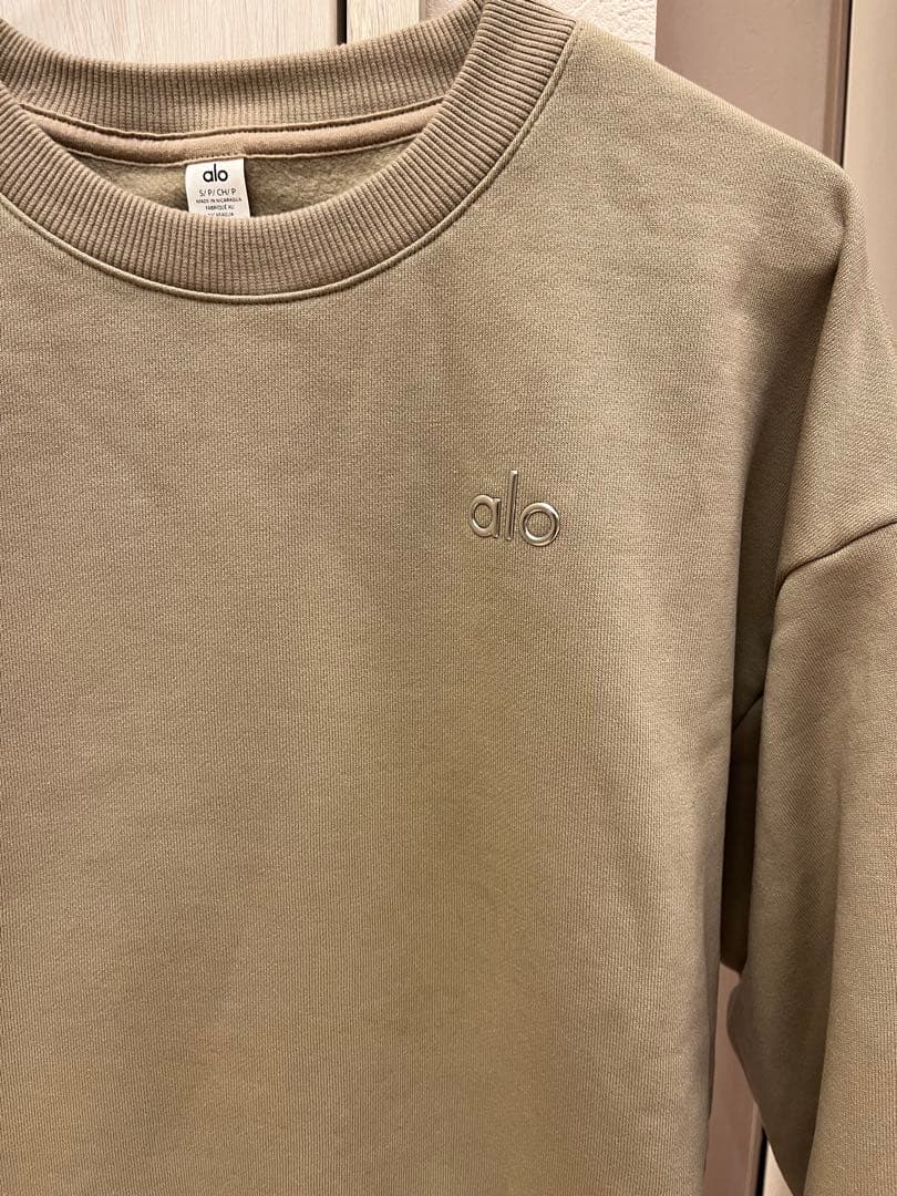 新品Alo Yoga スウェット トレーナー プルオーバーベージュグレイベルS